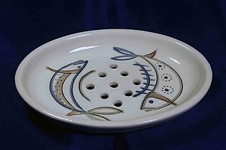 Nádoby - Ručně vyráběny porcelánový Mýdelník bílý (ryby) - 15219398_