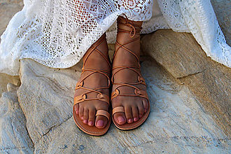 Ponožky, pančuchy, obuv - Kožené sandále FAISTOS - prírodná farba - 15221860_