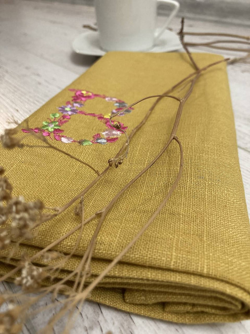 Úžitkový textil - Ľanová utierka OCHRE s výšivkou ,,MONOGRAM ,, B" - 15222872_
