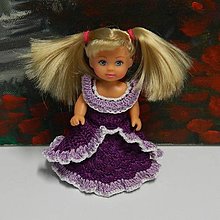 Hračky - háčkované a šité šatičky  pre 11 cm bábiku Evičku (fialovo-biele) - 15224851_