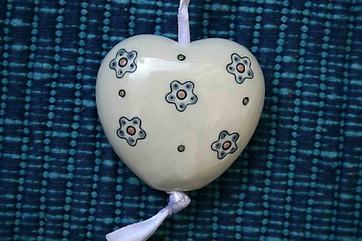 Dekorácie - Ručně vyráběné porcelánové Srdíčko (kytičky) - 15229027_