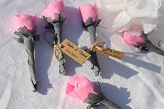 Darčeky pre svadobčanov - Lízatká Ružičky pre svadobných hostí - ružovo sivá svadba (s natur visačkou) - 15232866_