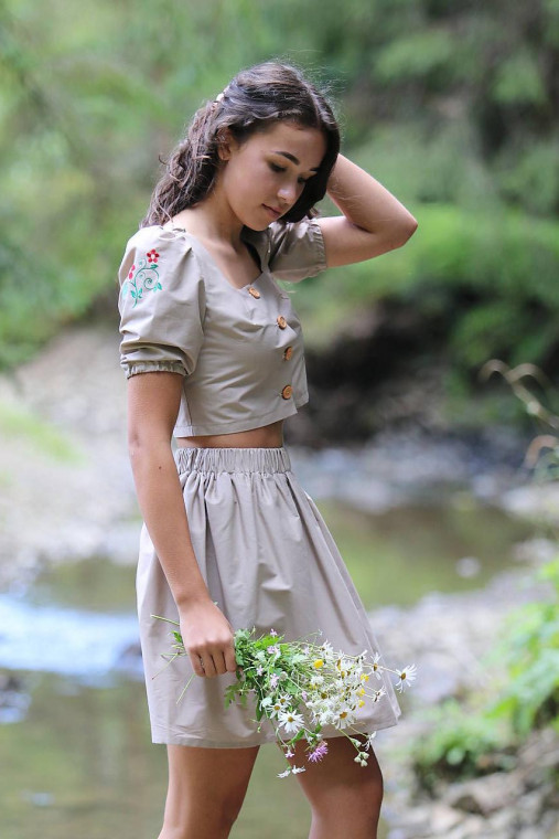 Topy, tričká, tielka - Vyšívaný bavlnený crop top (S) - 15237765_