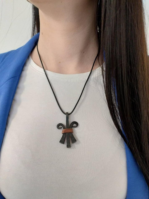 Náhrdelníky - Prívesok Fleur de Lis - 15243770_