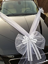 Dekorácie - výzdoba na auto bielo-strieborná s mašľami na kľučku auta - 15247728_