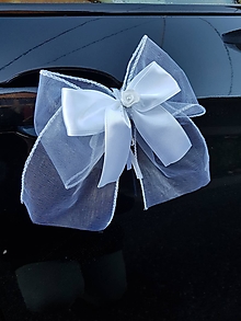 Dekorácie - biele mašle na kľučku auta s ružičkou - 15247490_