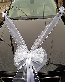 Svadobné pierka - výzdoba na auto biela s čipkou a  s mašľami na kľučku auta - 15251406_