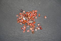 Minerály - Achát červený zlomky - 15252011_