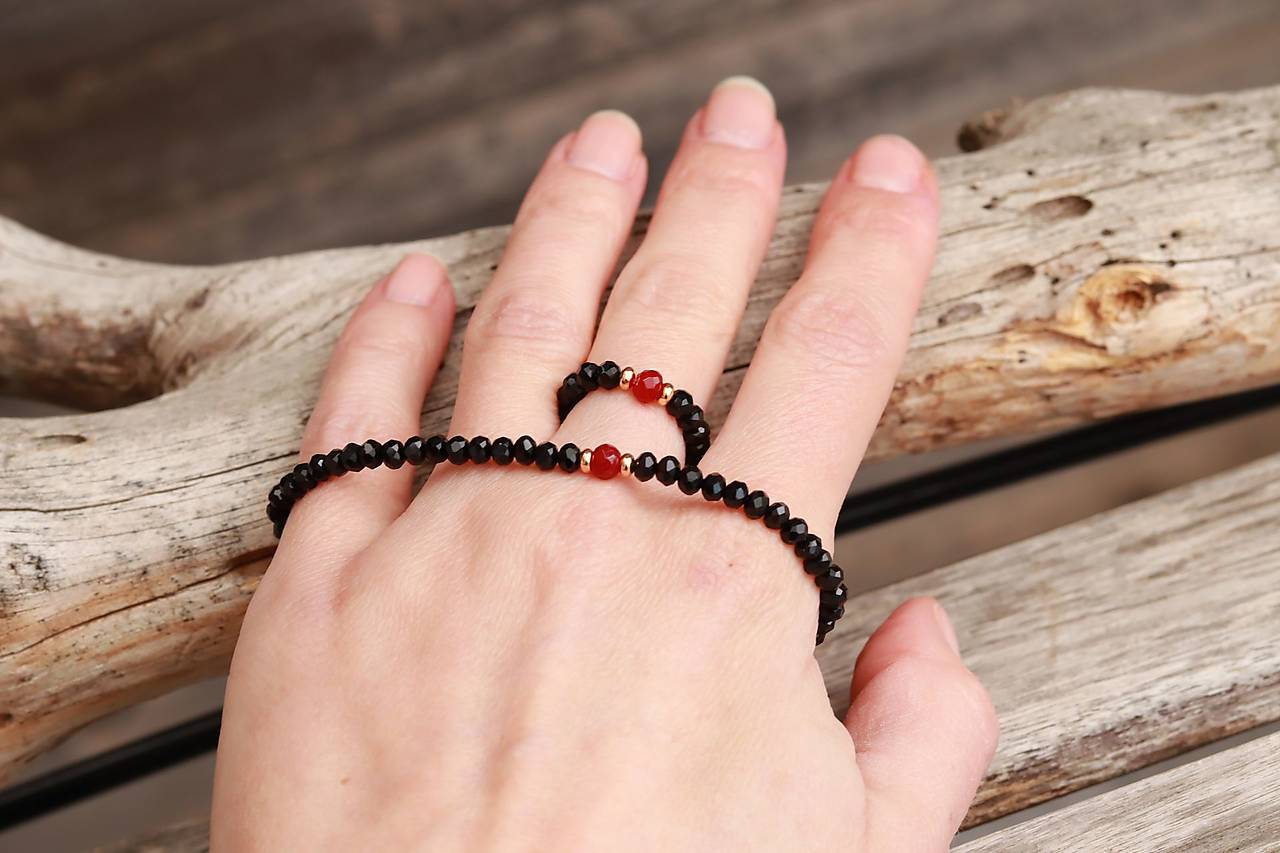 Tenký náramok - spinel, rubín