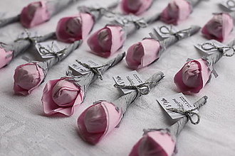 Darčeky pre svadobčanov - Strieborná ružová svadba Lízatká ala ruže - 15258160_