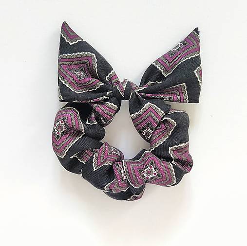 Scrunchie hodvábna (čierno-fialová)