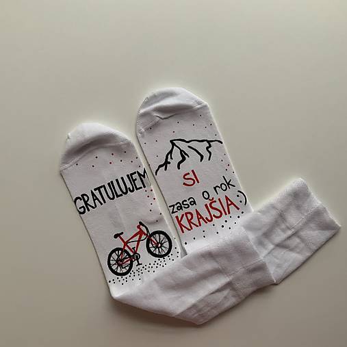 Maľované ponožky s nápisom: "Všetko najlepšie (Biele s nápisom: Gratulujem!…Si zas o rok krajšia”)