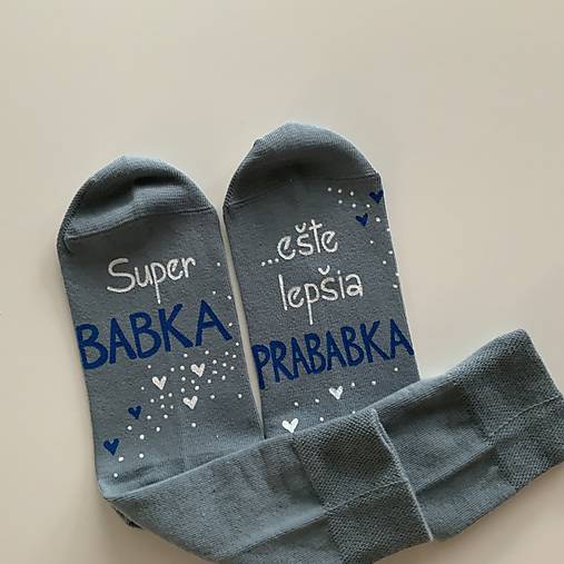 Maľované ponožky s nápisom : "Super BABKA / ešte lepšia PRABABKA" (sivé)