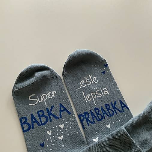 Maľované ponožky s nápisom : "Super BABKA / ešte lepšia PRABABKA" (sivé)