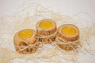 Sviečky - Sviečky v drevenom svietniku ručne vyrobené z včelieho vosku - 15259308_