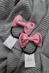 Ozdoby do vlasov - Vyšívané mašličky Ibištek ♡ (ružičky) - 15265023_