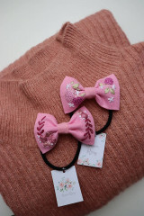 Ozdoby do vlasov - Vyšívané mašličky Ibištek ♡ (ružičky) - 15265025_