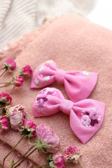 Ozdoby do vlasov - Vyšívané mašličky Ibištek ♡ (ružičky) - 15265029_