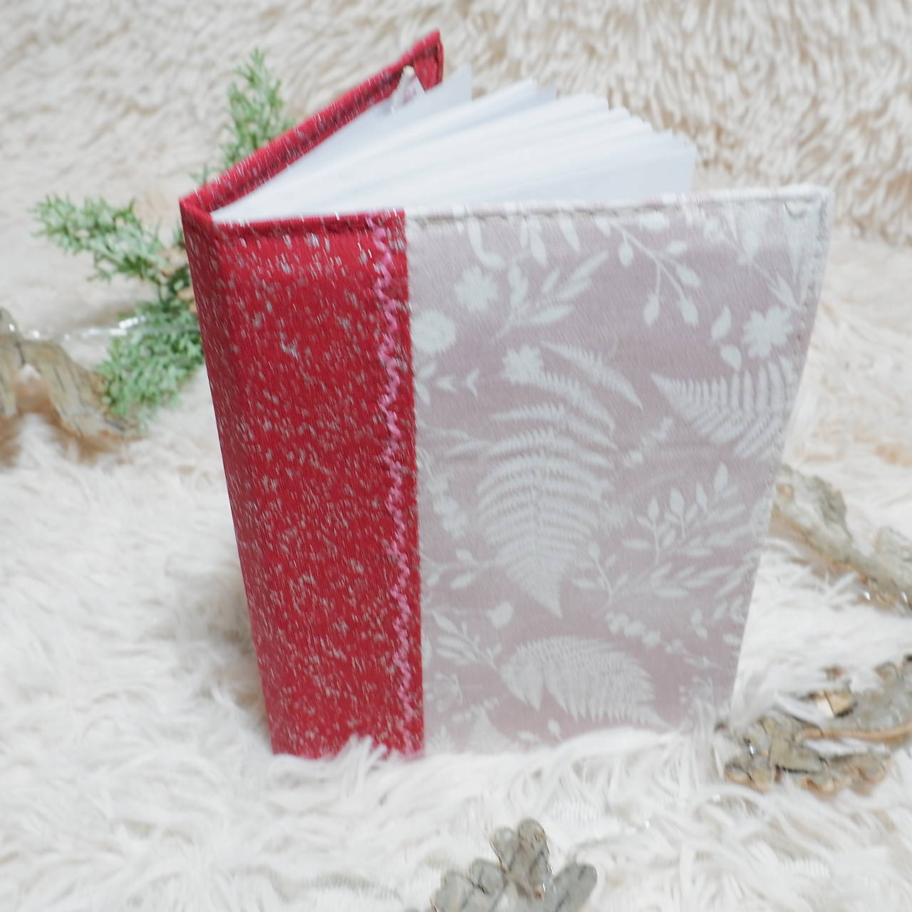 Diár  na rok 2026 TÝŽDENNÝ (A6 týždenný - Červeno ružová)