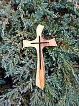 Dekorácie - Drevený kríž-gaštanový,limitovaná edícia - 15266276_