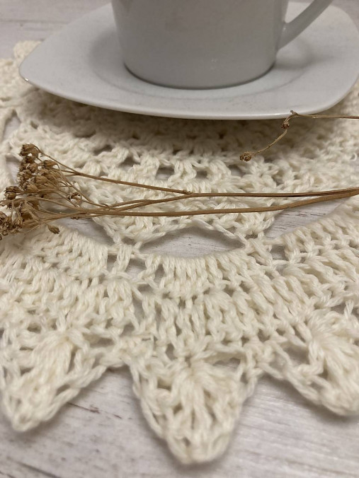 Úžitkový textil - prestieranie  SMOTANKOVé "háčkované" - 15270242_