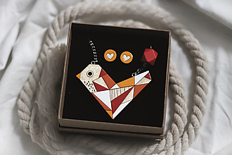 Sady šperkov - Drevený maľovaný prívesok ~ Vtáčik picaso + náušnice v darčekovej krabičke (Červená + malé náušnice) - 15274674_
