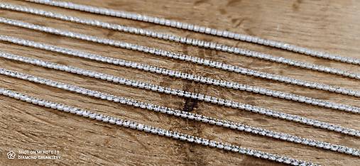 Komponenty - Štrasová borta 2 mm - Cena za 10 centimetrov (Crystal v bielom základe) - 15278465_