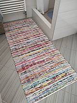 Úžitkový textil - Ručne tkaný koberec, pestrofarebný Folk - 15283993_