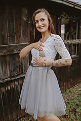 Šaty - Spoločenské šaty na dojčenie – MAMA A DCÉRA – bielo – sivé - 15284866_