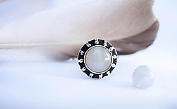 Prstene - Strieborný prsteň s bielym achátom - 15285404_