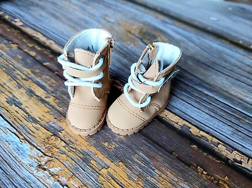 Vysoké hnedé čižmy 