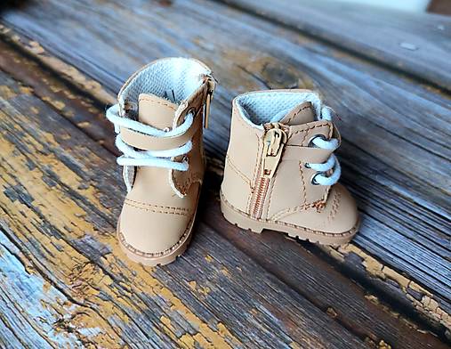 Vysoké hnedé čižmy 