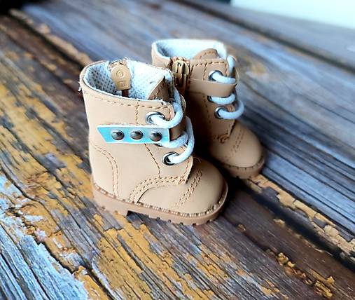 Vysoké hnedé čižmy 