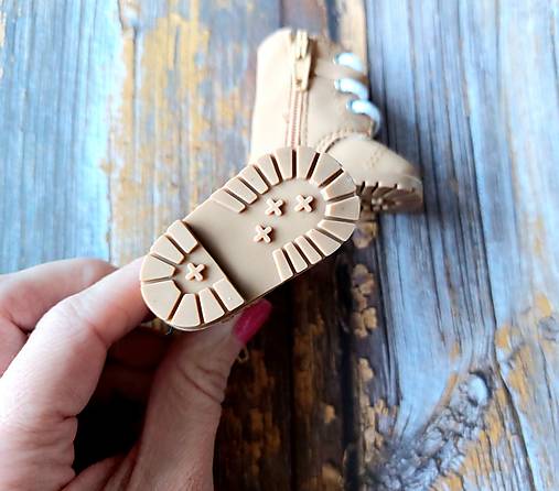 Vysoké hnedé čižmy 