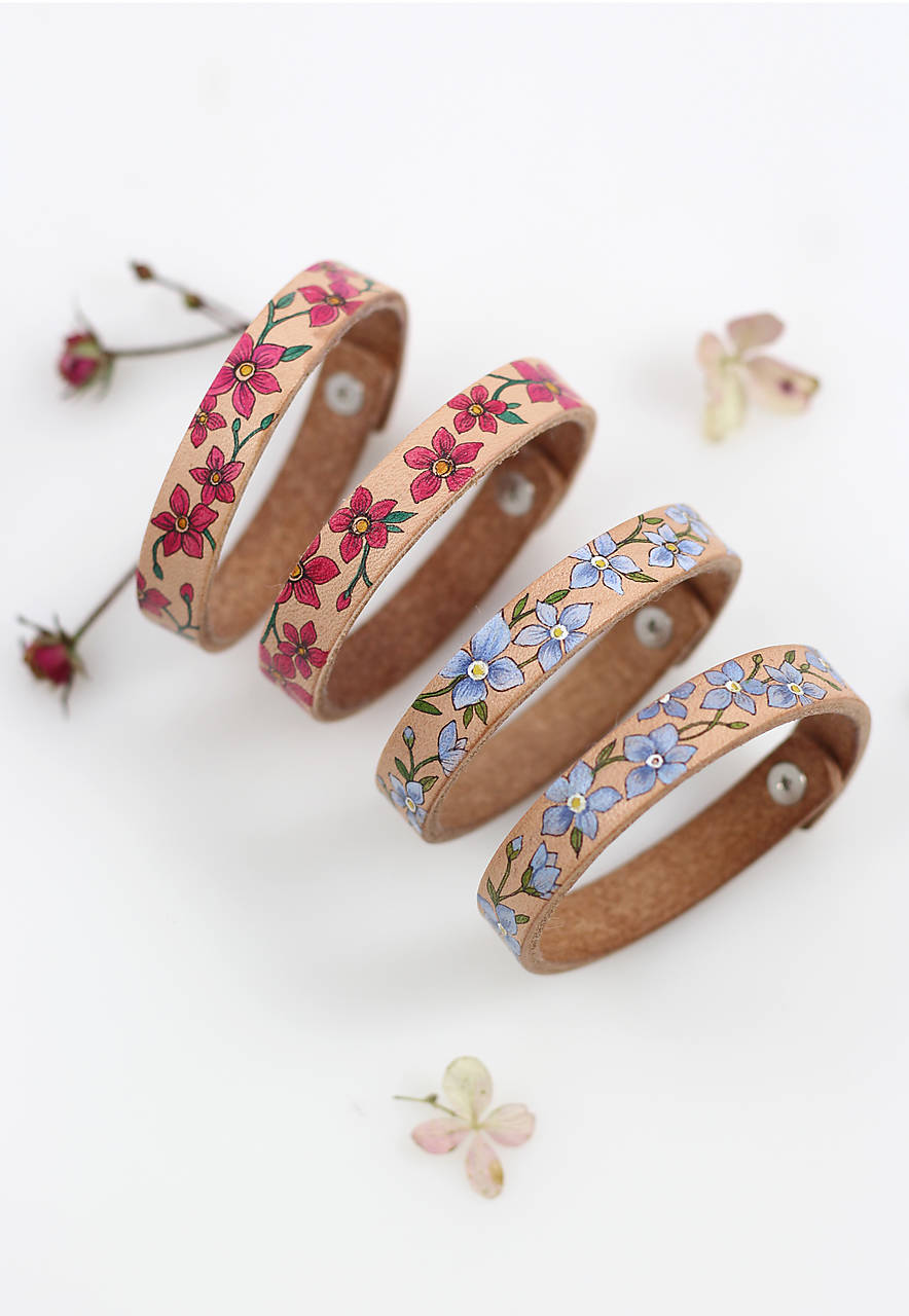 Ručne maľovaný kožený remienok, maľovaný náramok "Hortenzia"