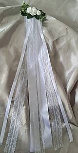 Ozdoby do vlasov - Biely svadobný kvetinový hrebeň s čipkou a stuhami - 15288296_