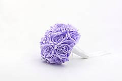 Kytice pre nevestu - Saténová kytica svadobná svetlá fialová ruže s perličkami - 15288949_
