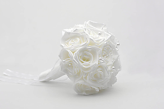 Kytice pre nevestu - Saténová kytica svadobná biela ruže s perličkami - 15288934_