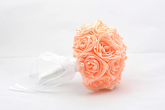 Kytice pre nevestu - Saténová kytica svadobná marhuľová ruže s perličkami - 15288961_