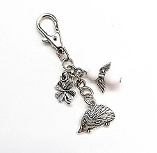 Kľúčenky - Kľúčenka "ježko" s anjelikom (biela) - 15290563_