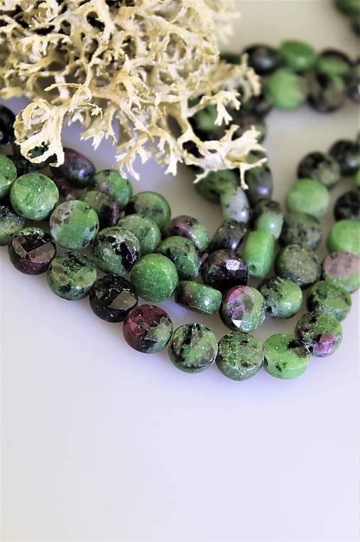 Minerály - rubín v zoisite disky brúsené 8mm- polšnúra - 15293856_