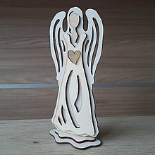 Dekorácie - Drevený anjel so zlatým srdcom, biela, stojaca dekorácia - 15295578_