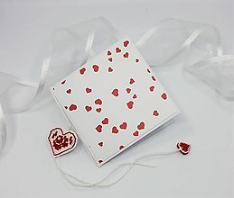 Papiernictvo - Malá valentínka - pozdrav (Biela s červenými srdiečkami) - 15294476_