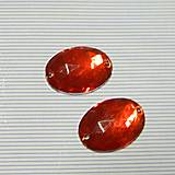 18 x 13 mm Našívacie kamienky oválne (červené povrch 6-uholník do špicata)