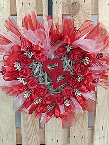 Dekorácie - Romantické srdce s malými červenými  ružičkami - 15298846_