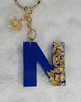 Kľúčenky - Kľúčenka s príveskom zo živice - "N" - 15302387_