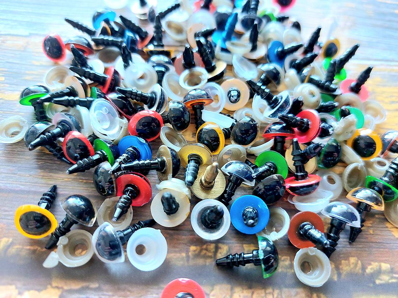 Farebné bezpečnostné očká 10mm, 1ks