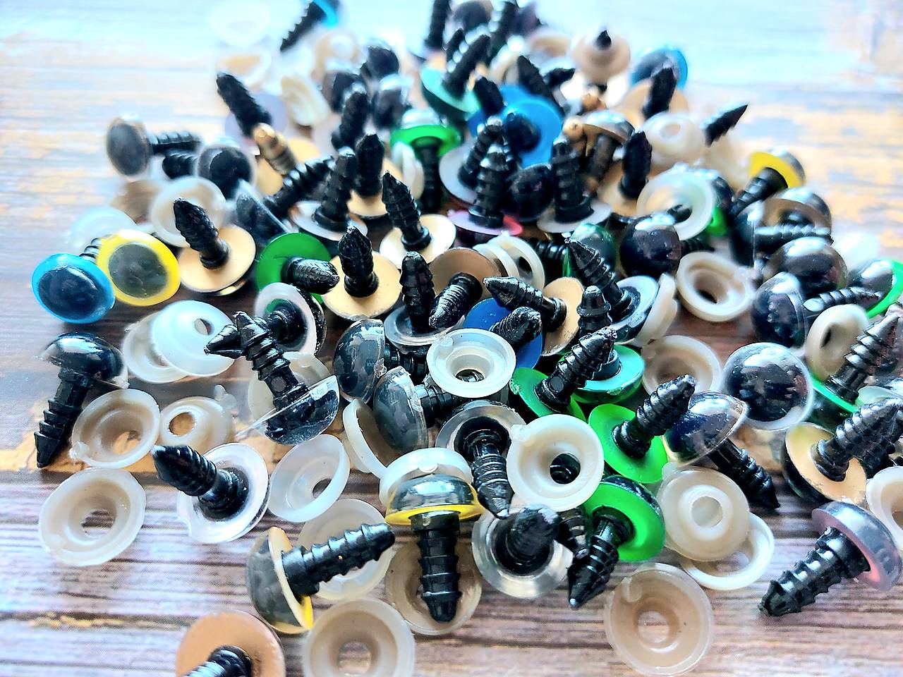 Farebné očká 12mm, 1ks