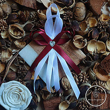 Svadobné pierka - Veľké bordové pierko s bielym elegantným srdcom 103048 - 15303691_