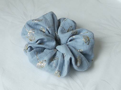 Ozdoby do vlasov - Scrunchies ,zlaté púpavy na belasej,XL - 15306508_
